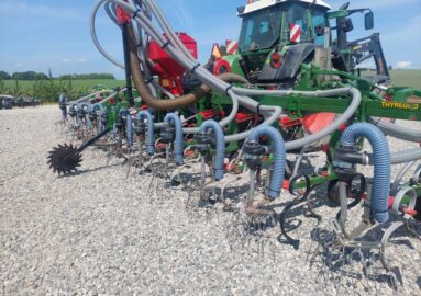 Thyregod TRV 12 with seed/fertilizer equipment