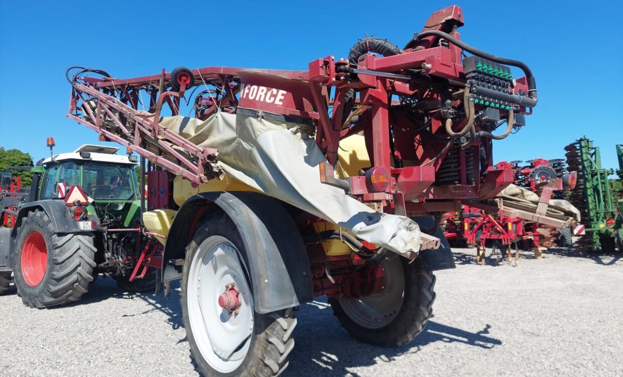 Hardi Commander Plus 4200 - 28m Twin