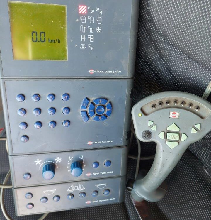 Hardi Commander Plus 4200 - 28m Twin