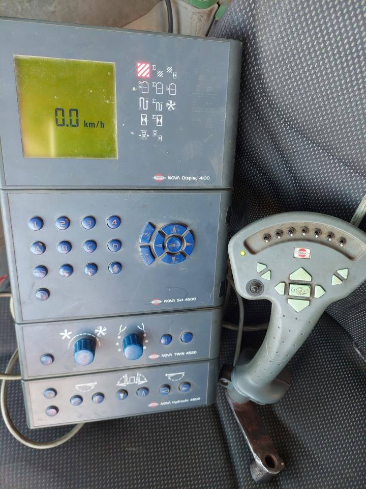 Hardi Commander Plus 4200 - 28m Twin