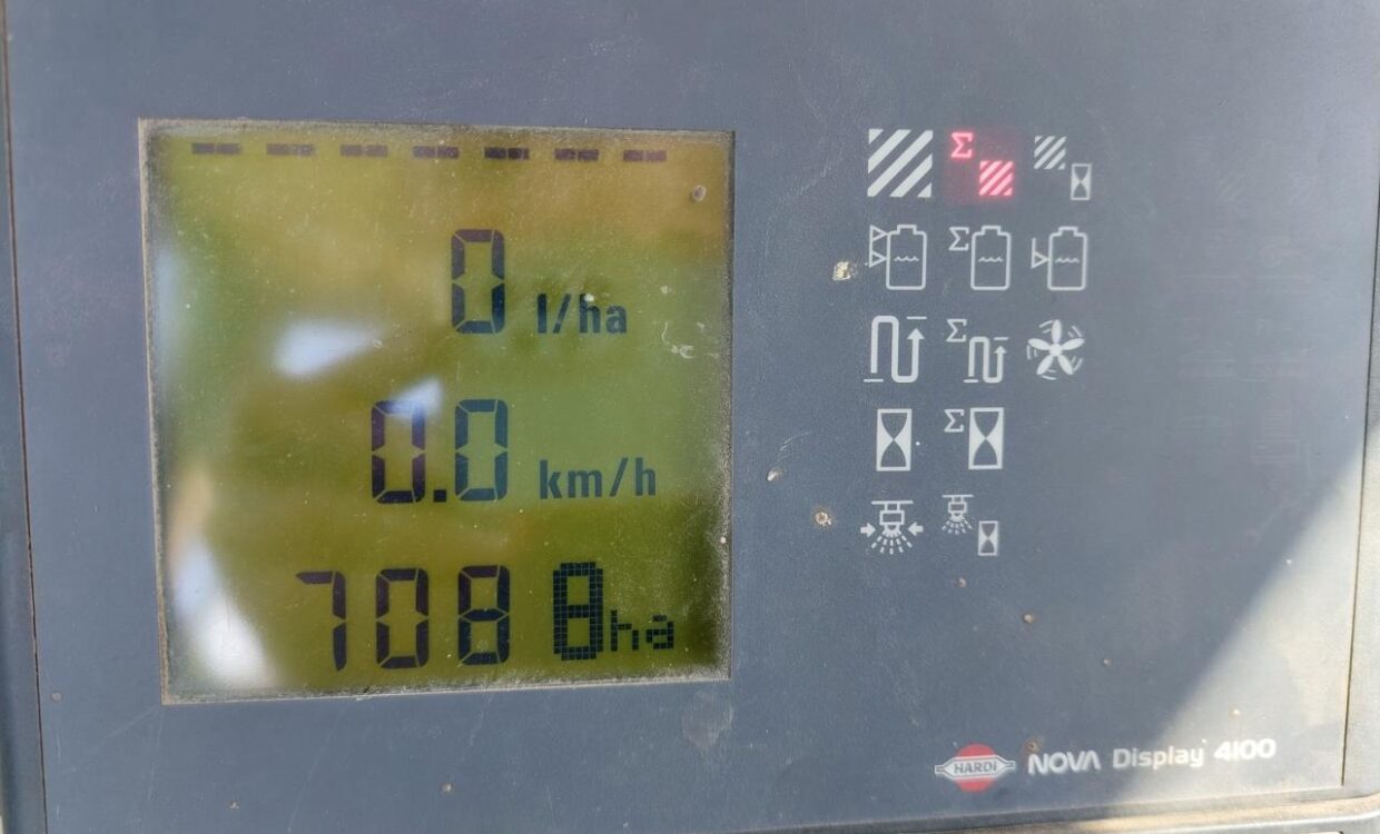 Hardi Commander Plus 4200 - 28m Twin