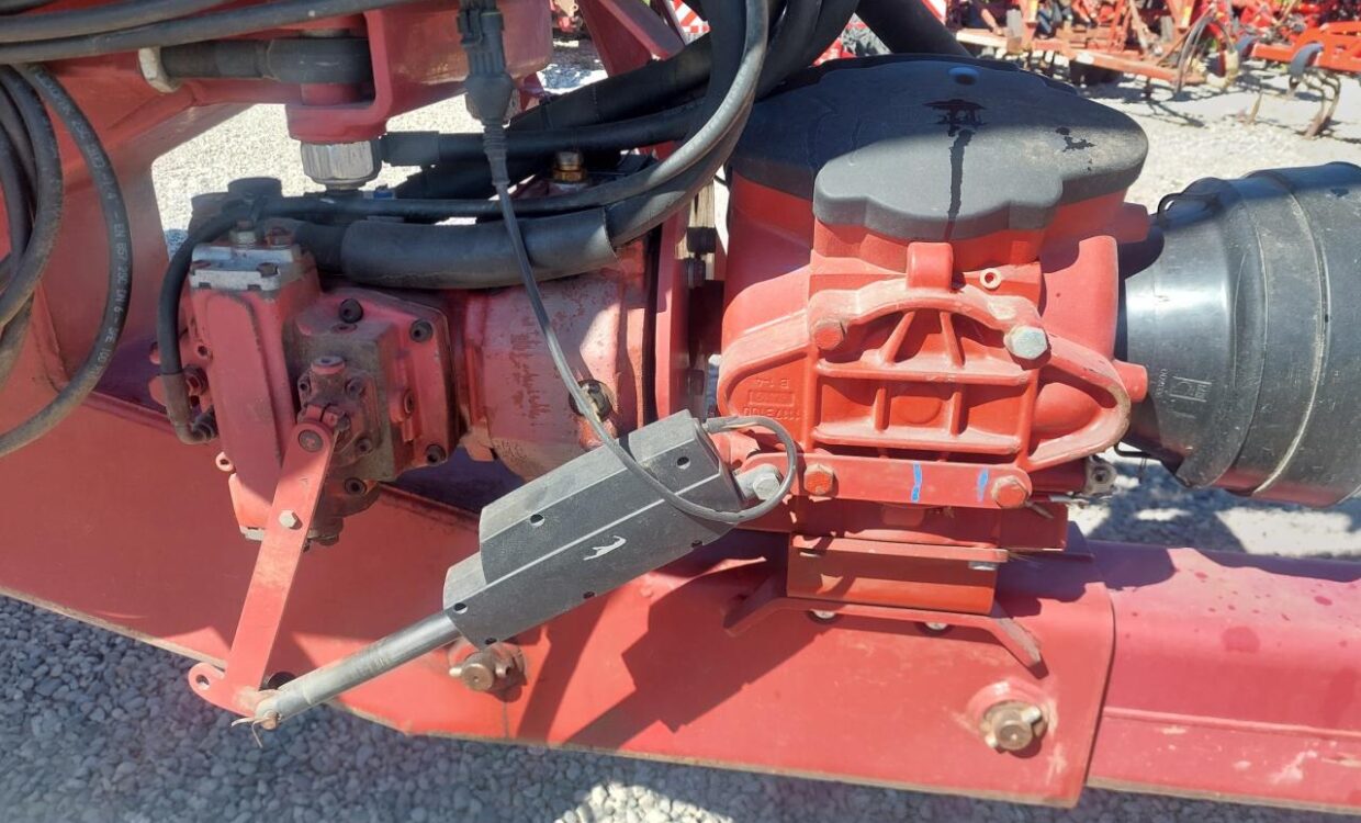 Hardi Commander Plus 4200 - 28m Twin