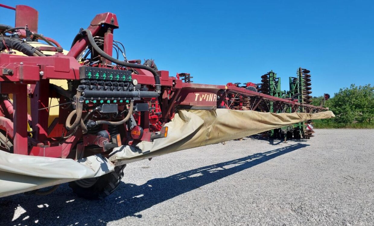 Hardi Commander Plus 4200 - 28m Twin