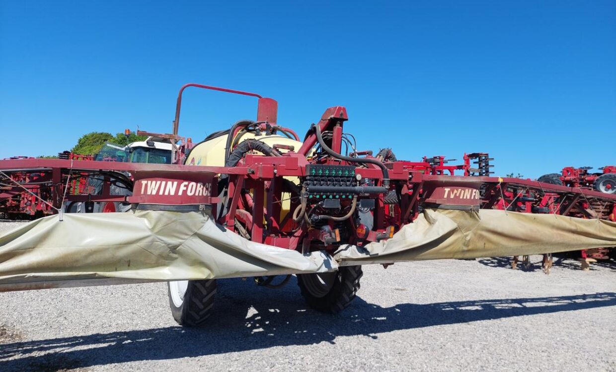 Hardi Commander Plus 4200 - 28m Twin