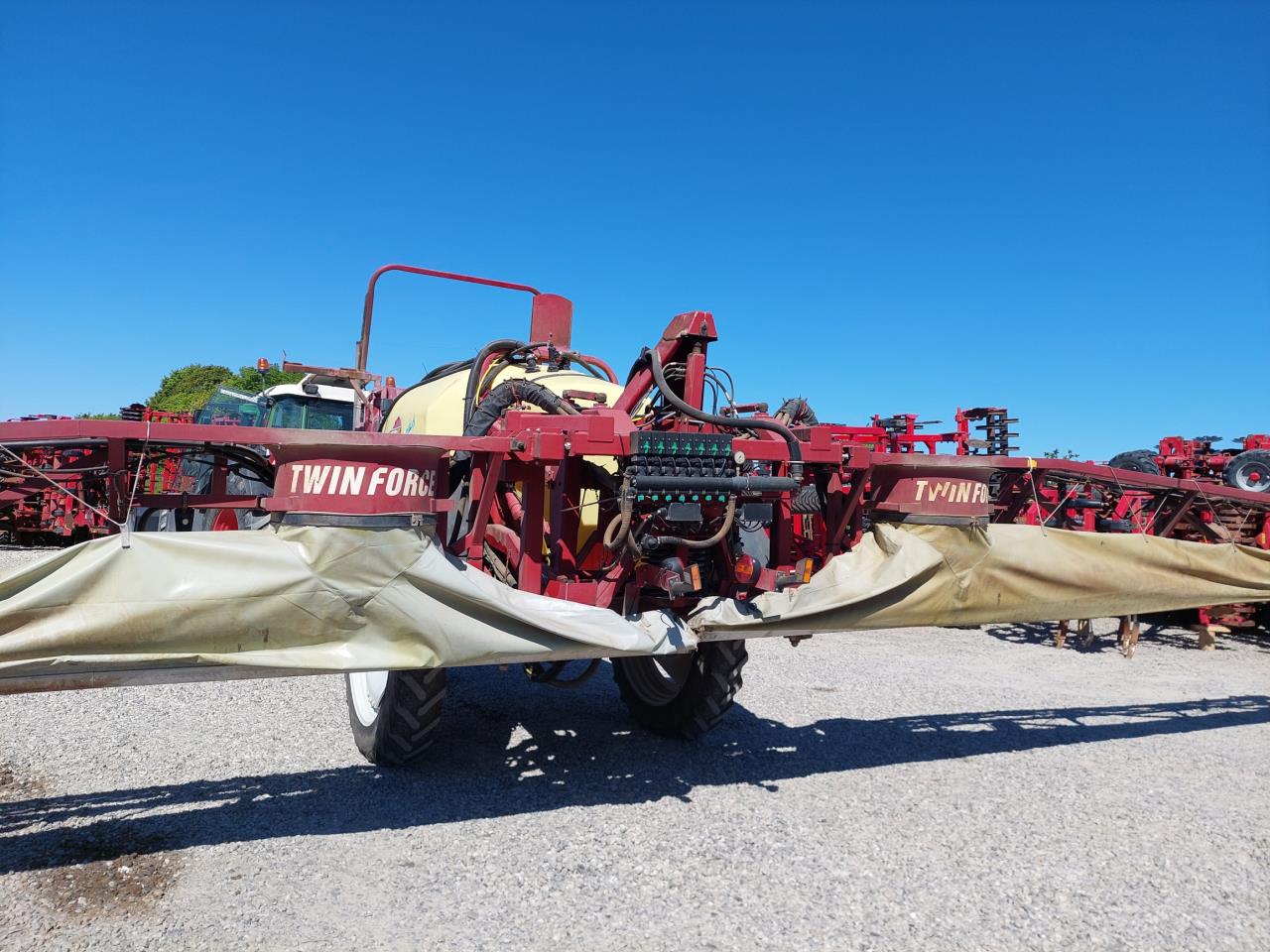 Hardi Commander Plus 4200 - 28m Twin