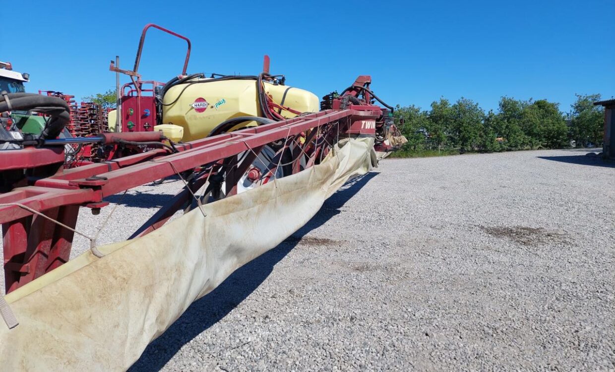 Hardi Commander Plus 4200 - 28m Twin