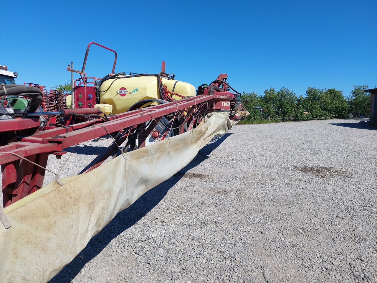 Hardi Commander Plus 4200 - 28m Twin