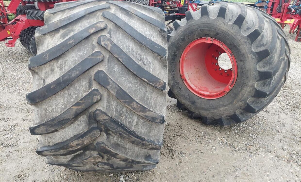 Goodyear Terra-Tire 73 x 44.00 - 32 NSH