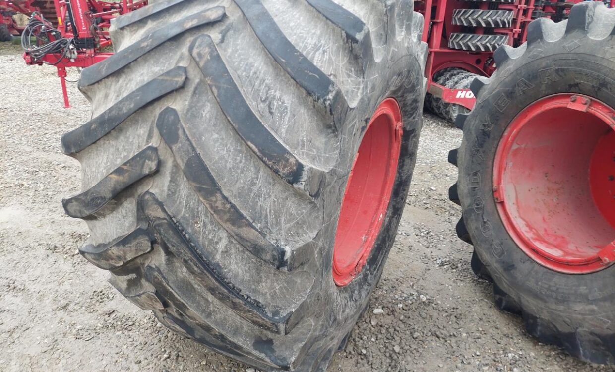Goodyear Terra-Tire 73 x 44.00 - 32 NSH