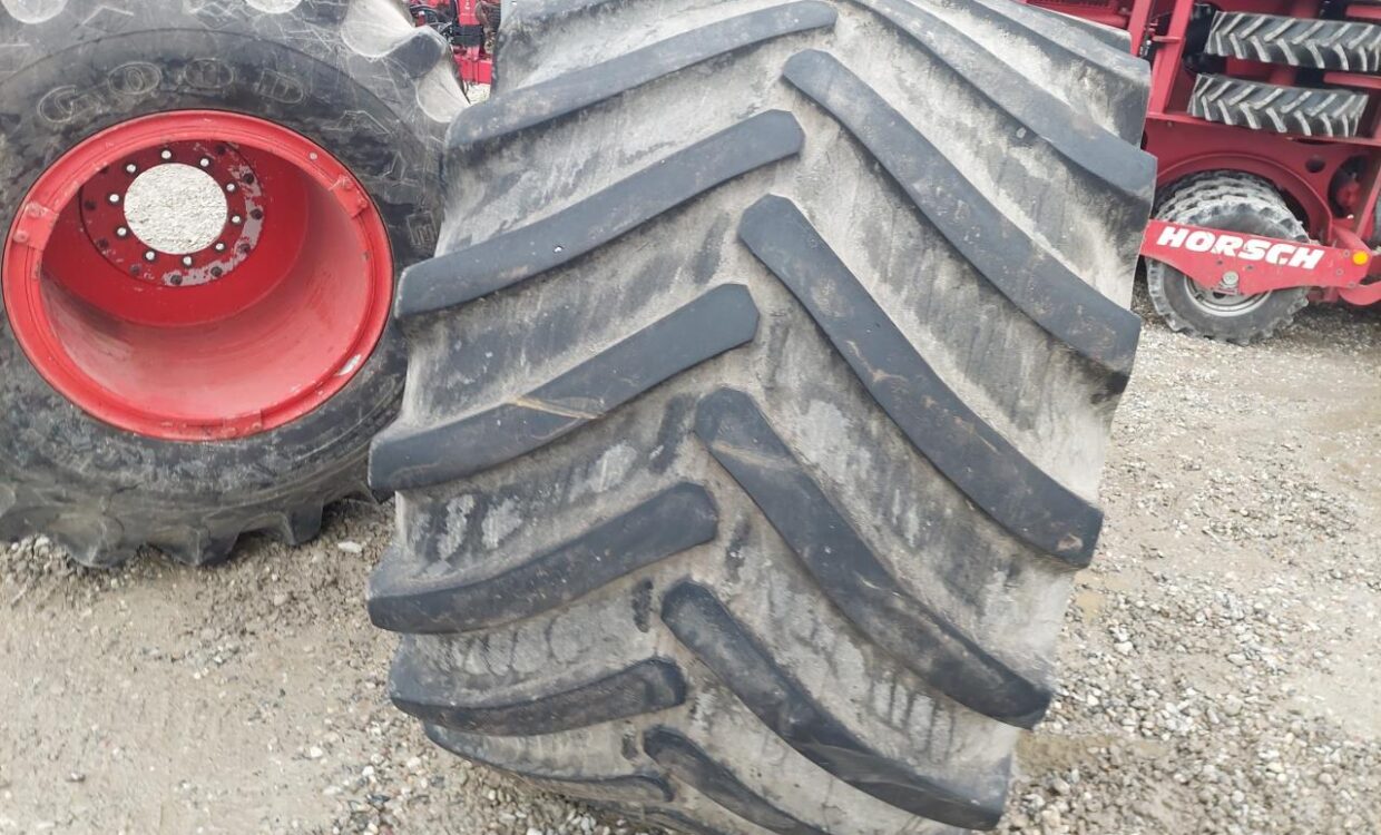Goodyear Terra-Tire 73 x 44.00 - 32 NSH