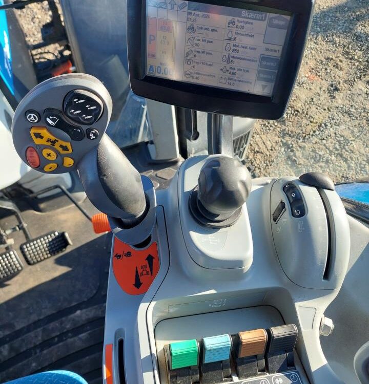 New Holland T 7.220 Autocommand