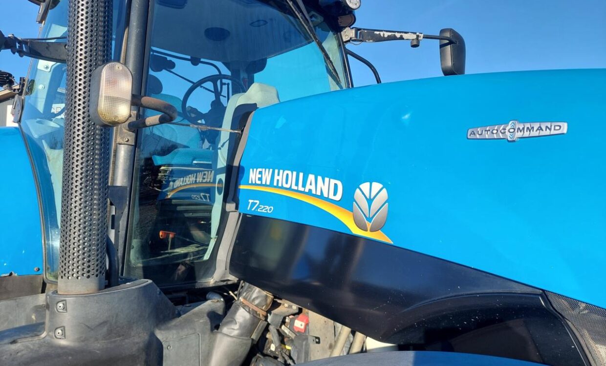New Holland T 7.220 Autocommand