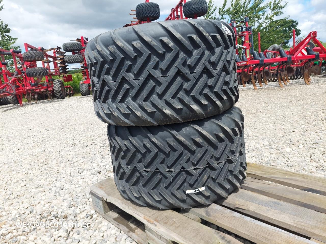 BKT Track marster 31x15.50-15